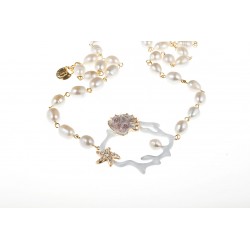 Collana di corallo bianco e un filo di perle bianche medie